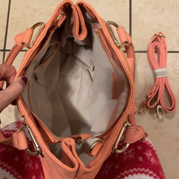 Beautiful Peach Handbag - Picture 2 of 2